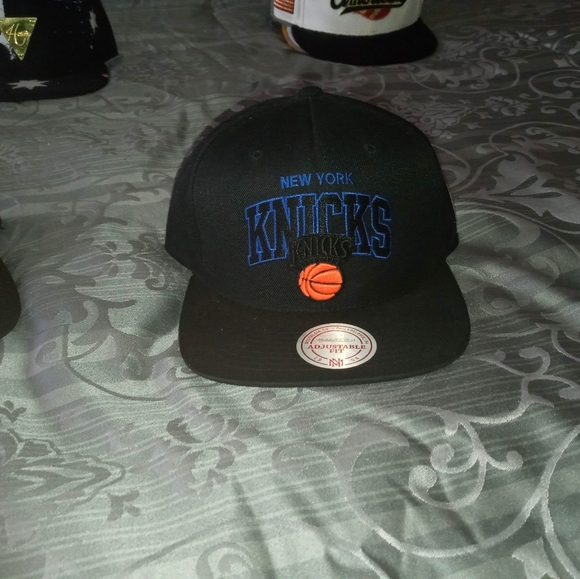 NFL and NBA snapbacks pre-owned still in good cond - Picture 10 of 16